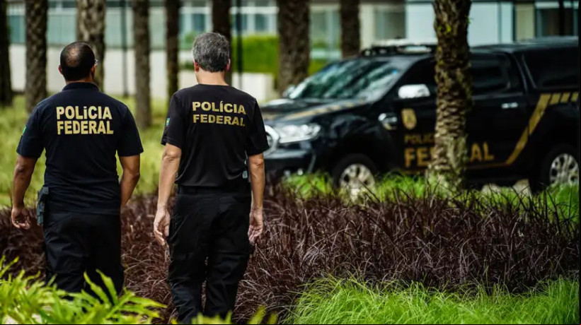 As vagas são de nível médio e superior