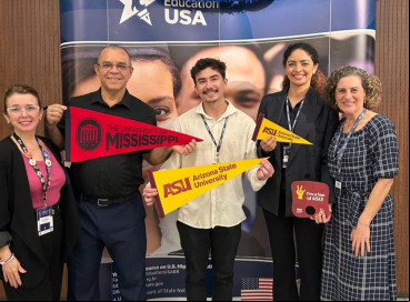 O jornalista Antônio Rogério Bié, ao cento da foto, estudará na Universidade do Estado do Arizona, nos Estados Unidos 