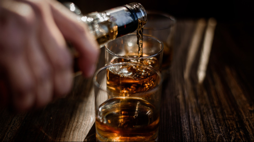 Metade dos brasileiros reduziu o consumo de álcool, aponta Datafolha