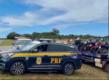 Três motociclistas foram presos em flagrante por participação em racha, associação criminosa e desobediência em Caucaia nesse domingo, 4 
