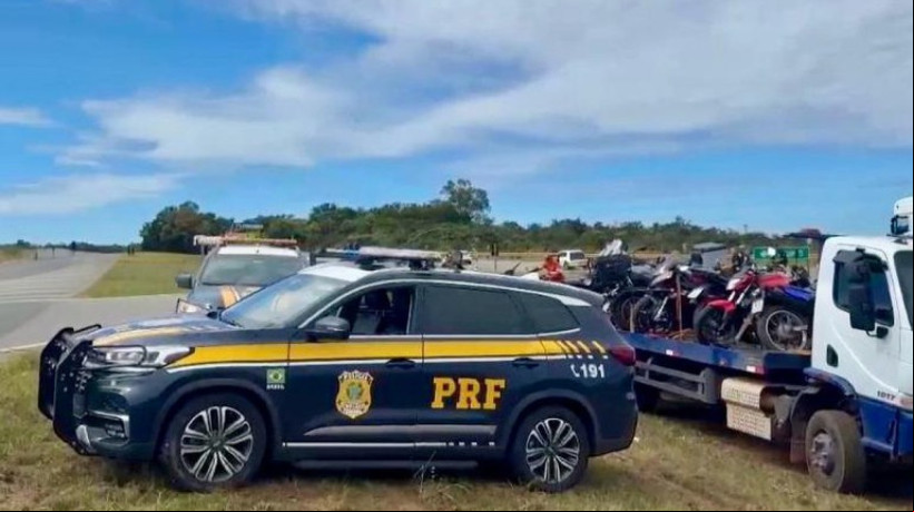 Três motociclistas foram presos em flagrante por participação em racha, associação criminosa e desobediência em Caucaia nesse domingo, 4