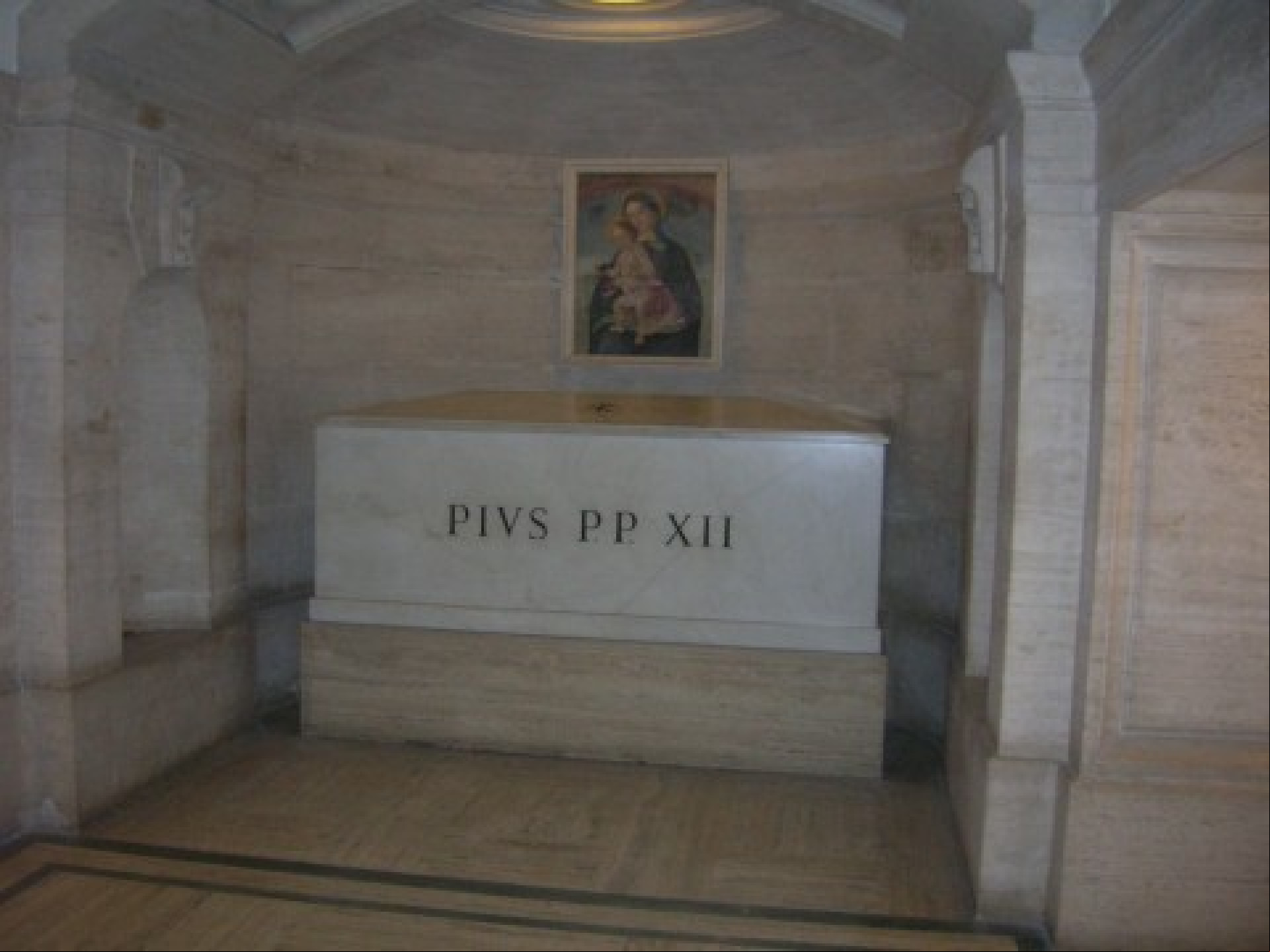Túmulo de Pio XII na Basílica de São Pedro Túmulo de Pio XII na Basílica de São Pedro
