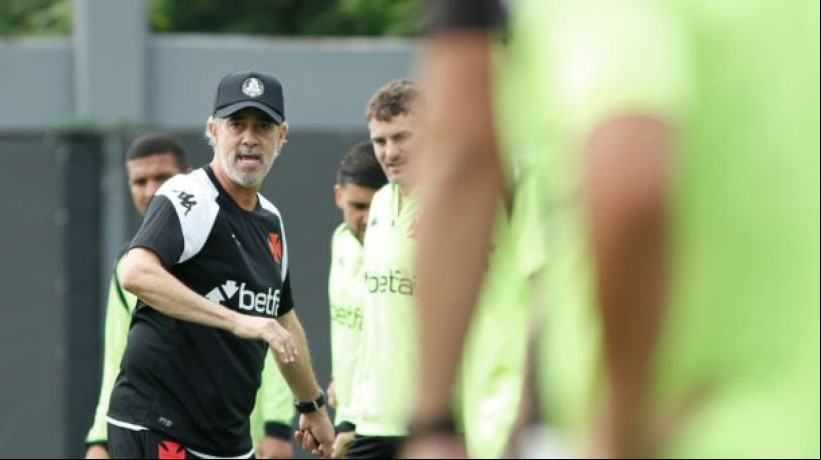 Técnico chega pressionado ao time carioca e com sequência pesada de partidas e pouco tempo para treinar 
