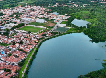 Açude da Nação funciona como barramento das águas que descem da serra. Milhares de pessoas moram no entorno 