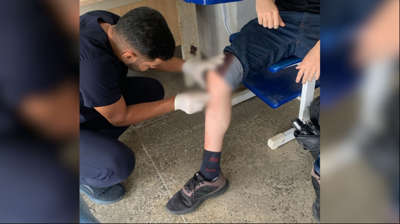 Estudante foi esfaqueado no joelho e recebeu atendimento
