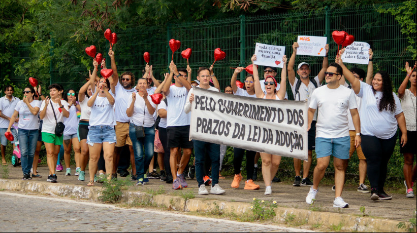 1 ª Caminhada da Adoção de Crianças e Adolescentes visa sensibilizar a sociedade sobre a importância da adoção legal