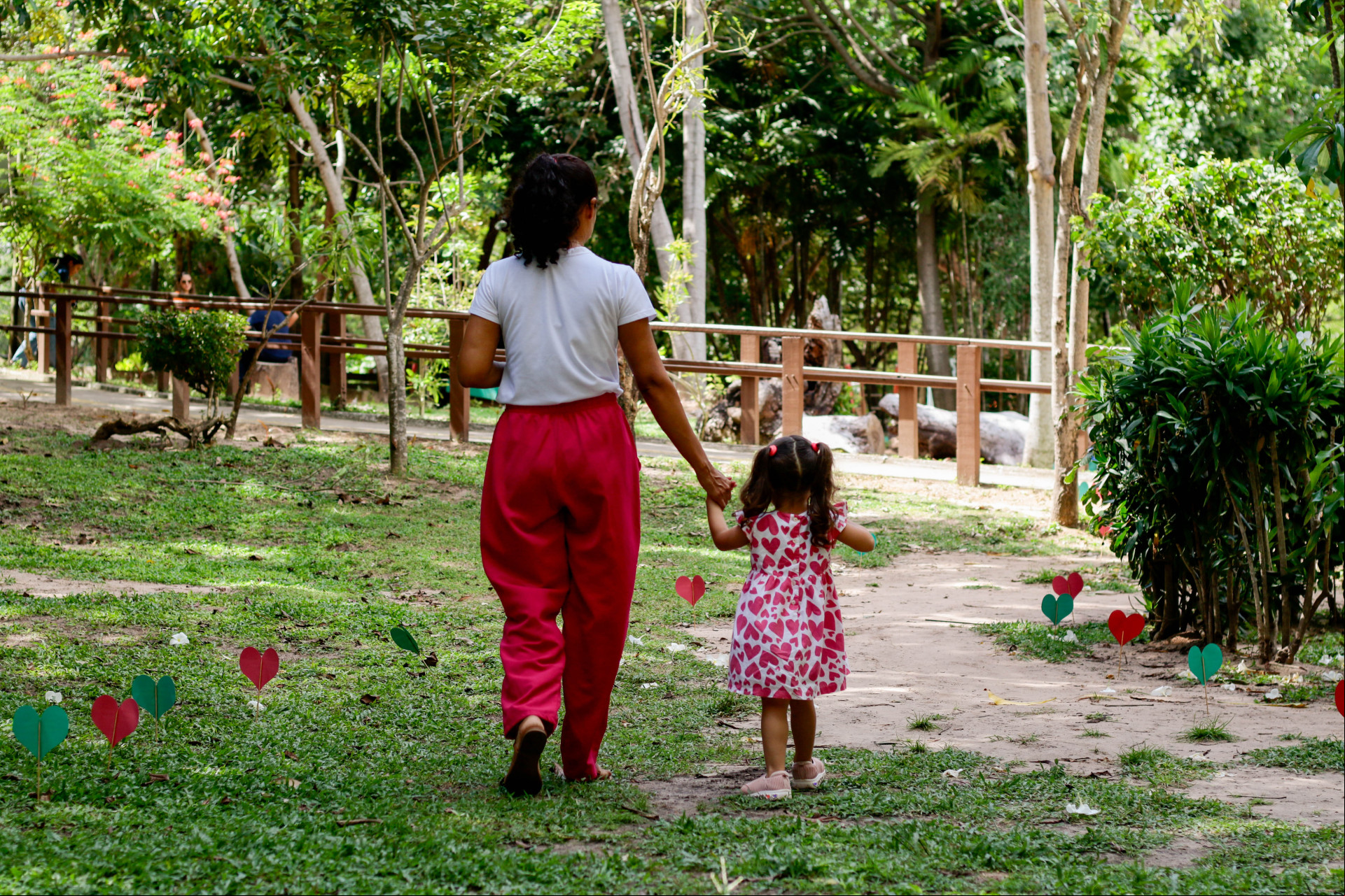 FORTALEZA,CEARÁ, BRASIL,18-05-2025: O Coletivo de Pai s e Pretendentes à Adoção – COPPA promove 1 ª Caminhada da Adoção de Crianças e Adolescentes do Iguatemi até o Parque do Cocó vinsando sensibilizar a sociedade sobre a importância da adoção legal. (Foto: Samuel Setubal/ O Povo)