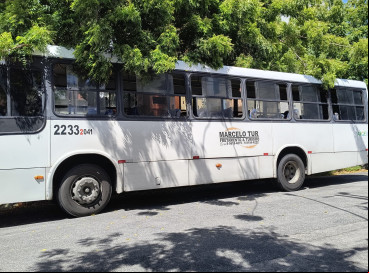 Após reclamação de estudantes, prefeitura de Beberibe estuda ampliação de ônibus universitários 