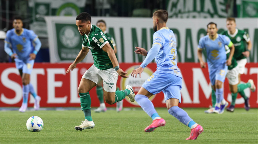 Atacante Vitor Roque retorna a equipe após um jogo de dispensa 