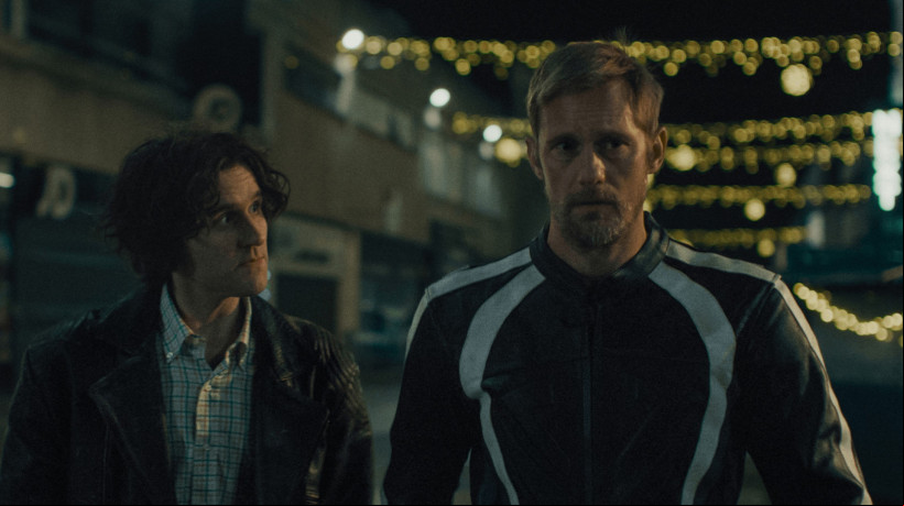 Exibido em Cannes, Alexander Skarsgård e Harry Melling em "Pillion" 