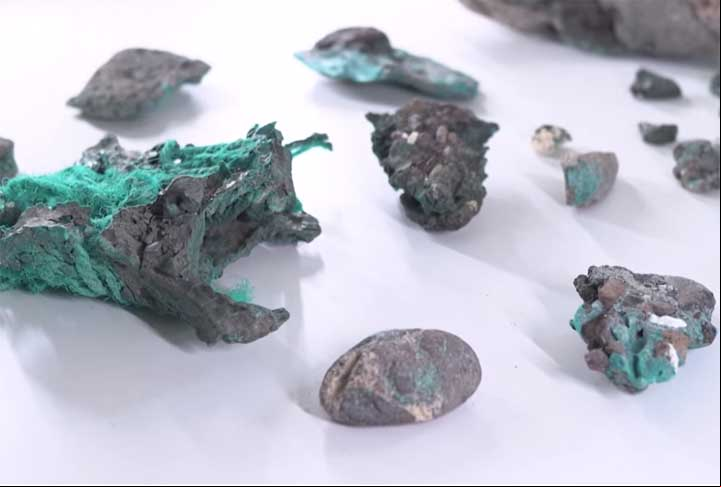 Os piroplásticos podem ser originalmente uma das duas formações anteriores, mas já entrando em estado de erosão, com formas mais arredondadas. “As rochas desse tipo que estavam na praia foram erodidas principalmente pelas ondas”, observou Fernanda.