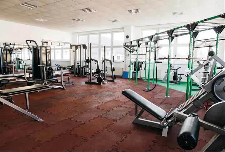 Por outro lado, o educador físico e proprietário do Centro de Treinamento TPFit, Angelo Zorzanelli, disse na época que faltou educação ao rapaz para explicar o estilo de série e exercícios que estava praticando naquele momento.