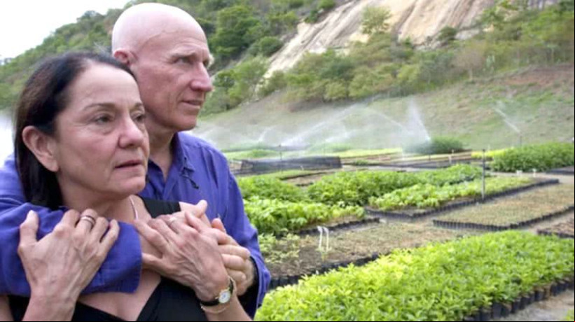 Ao lado da esposa Lélia, Sebastião Salgado reflorestou uma área devastada com mais de 2 milhões de árvores e criou um exemplo global de renascimento