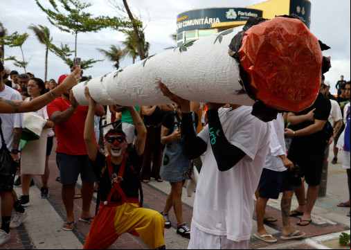 Marcha da Maconha aconteceu neste domingo, 25, na avenida Beira Mar
