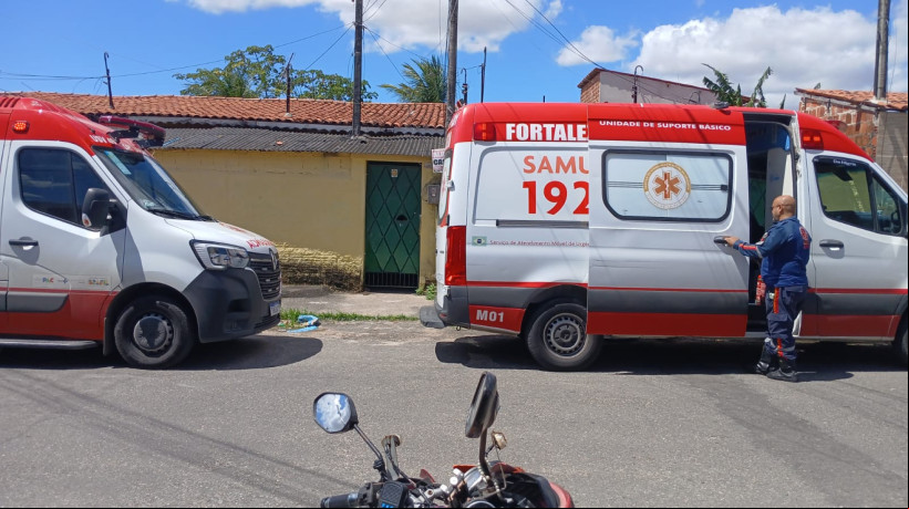 Samu foi acionado para atender a ocorrência de uma vítima do sexo feminino que foi baleada 