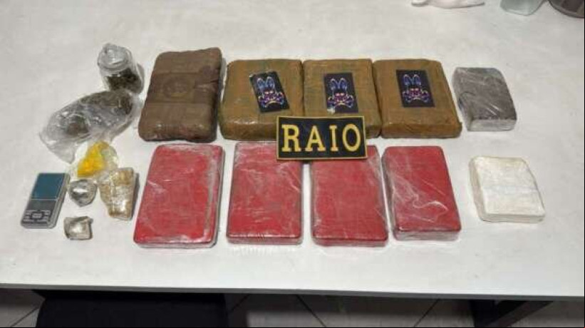 Apróxiamdamente 10 kilos de intorpecentes foram encontrados
