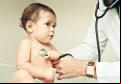 FORTALEZA, CE, BRASIL, 06-10-2015: Doutor Marcelo Maranhão, nutrólogo clínico e pediatra do Hapvida, examina bebê. Caderno Hapvida - Consulta sobre dicas de amamentação. (Foto: Ethi Arcanjo/O POVO)