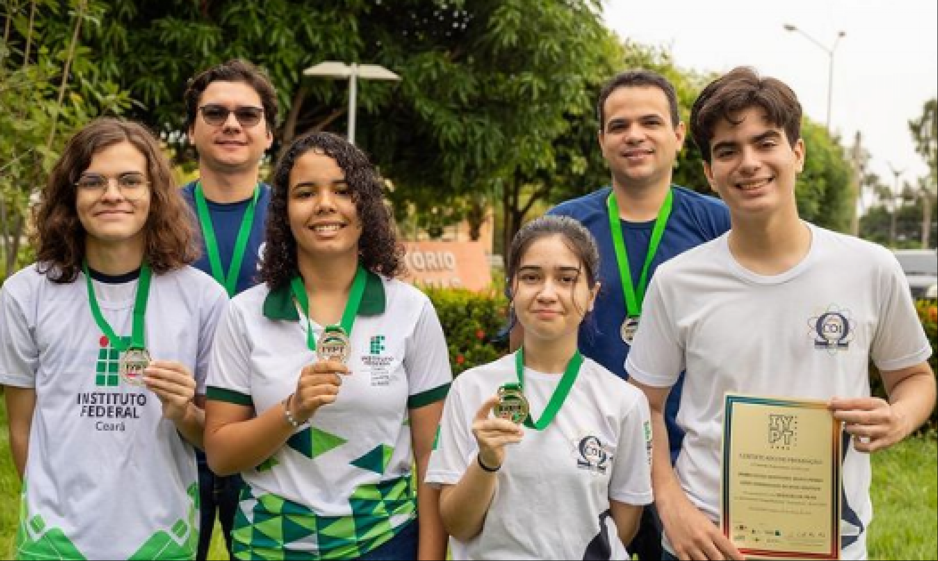 A equipe "Leite condensado de Bose-Einstein" foi selecionada na fase nacional para representar o Brasil A equipe "Leite condensado de Bose-Einstein" foi selecionada na fase nacional para representar o Brasil