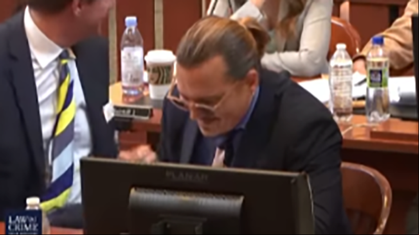 Esse jurado, cujo nome não foi revelado, é um dos cinco homens que analisaram o caso. Ele disse que Johnny Depp transmitia mais veracidade no comportamento e no discurso. Seu estado emocional era muito estável o tempo todo. Ele soava mais real no modo como respondia aos questionamentos.