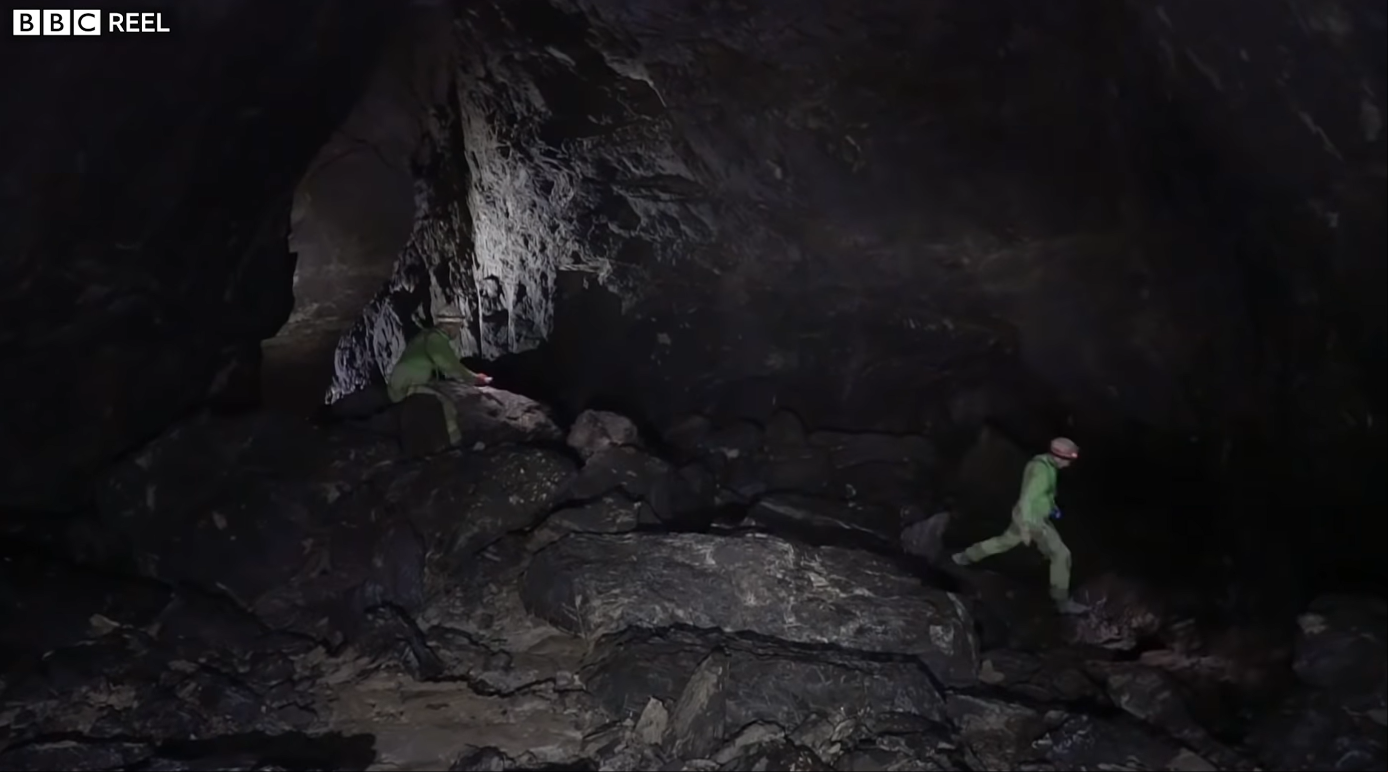 Elas conseguiram verificar que a seção de entrada desta caverna mede 3 metros por 4 metros. Em 1968, ela recebeu o nome de S-115, que mais tarde foi substituída por P1-7.
